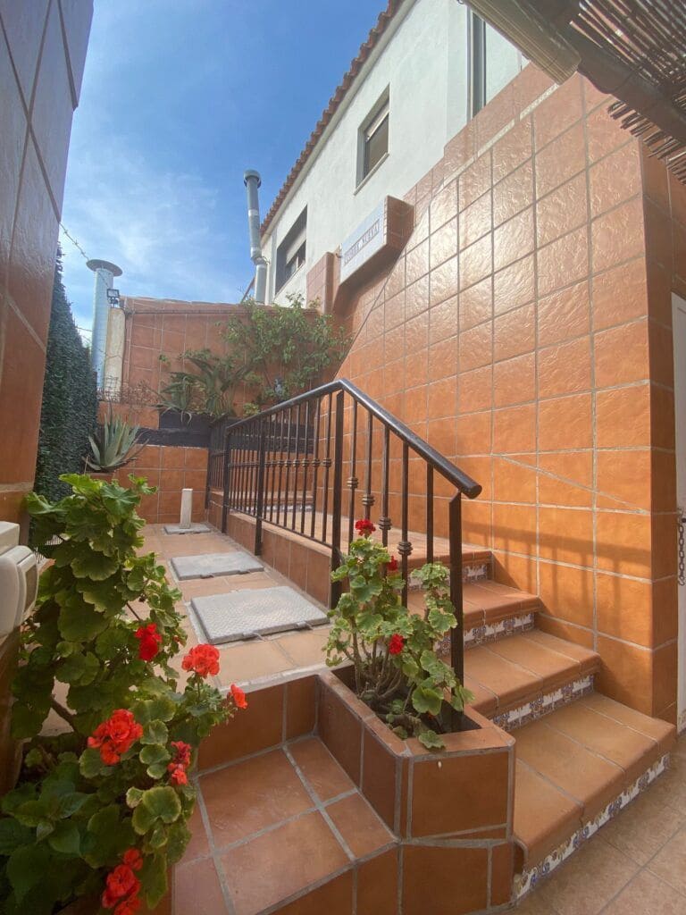 2 makuuhuone Kaupallinen myytävänä paikassa Oliva - 619 000 € (Ref: 9095353)