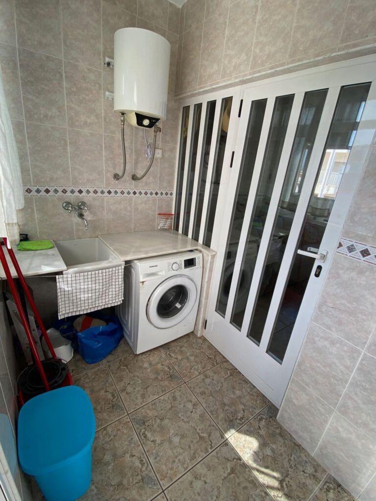 2 makuuhuone Kaupallinen myytävänä paikassa Oliva - 619 000 € (Ref: 9095353)