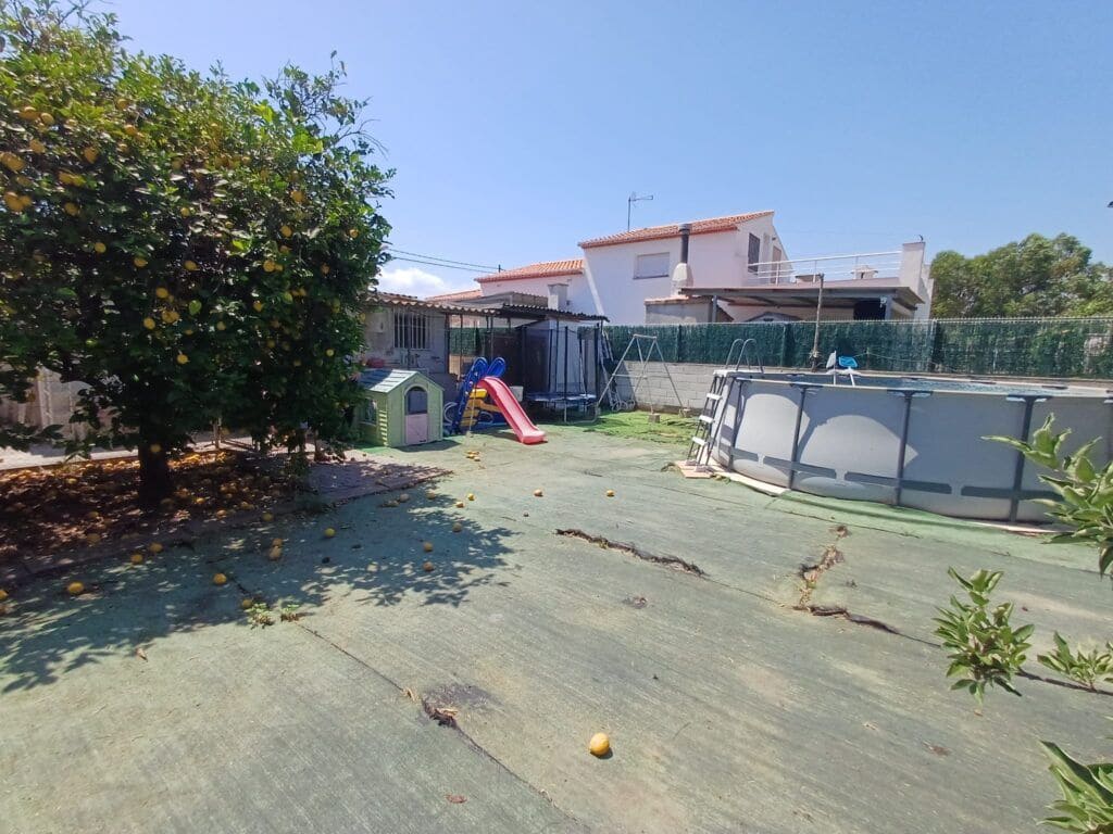 2 soveværelse Villa til salg i Oliva med garage - € 185.000 (Ref: 9156116)