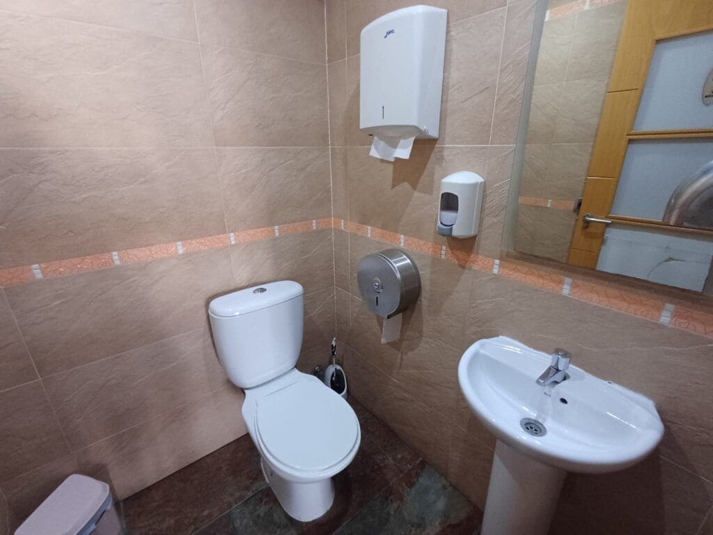 Commercial for sale in Oliva - € 179,000 (Ref: 9287693)