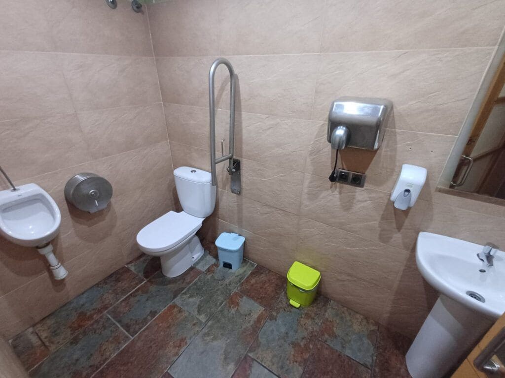 Commercial for sale in Oliva - € 179,000 (Ref: 9287693)