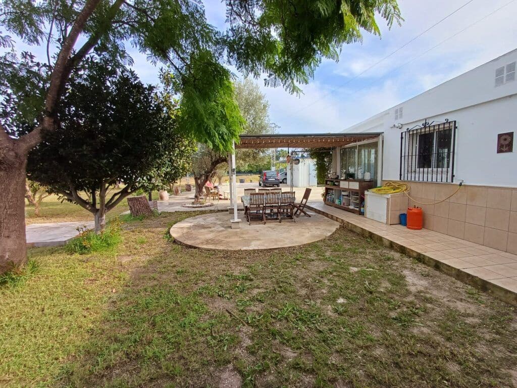 2 bedroom Villa for sale in Oliva with garage - € 199,000 (Ref: 9390406)