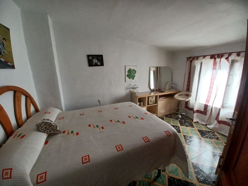 6 bedroom Townhouse for sale in Oliva - € 124,000 (Ref: 9390407)