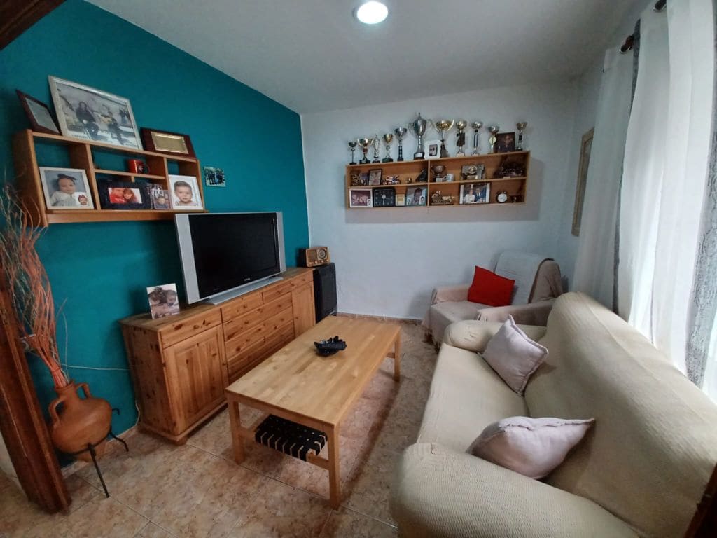 6 bedroom Townhouse for sale in Oliva - € 124,000 (Ref: 9390407)