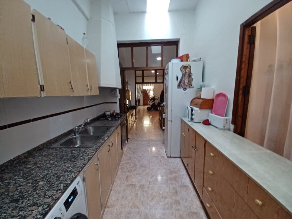 6 bedroom Townhouse for sale in Oliva - € 124,000 (Ref: 9390407)