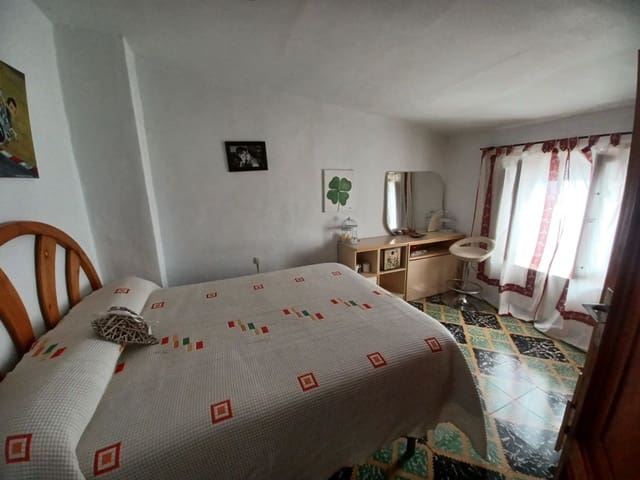 6 makuuhuone Omakotitalo myytävänä paikassa Oliva - 124 000 € (Ref: 9390407)