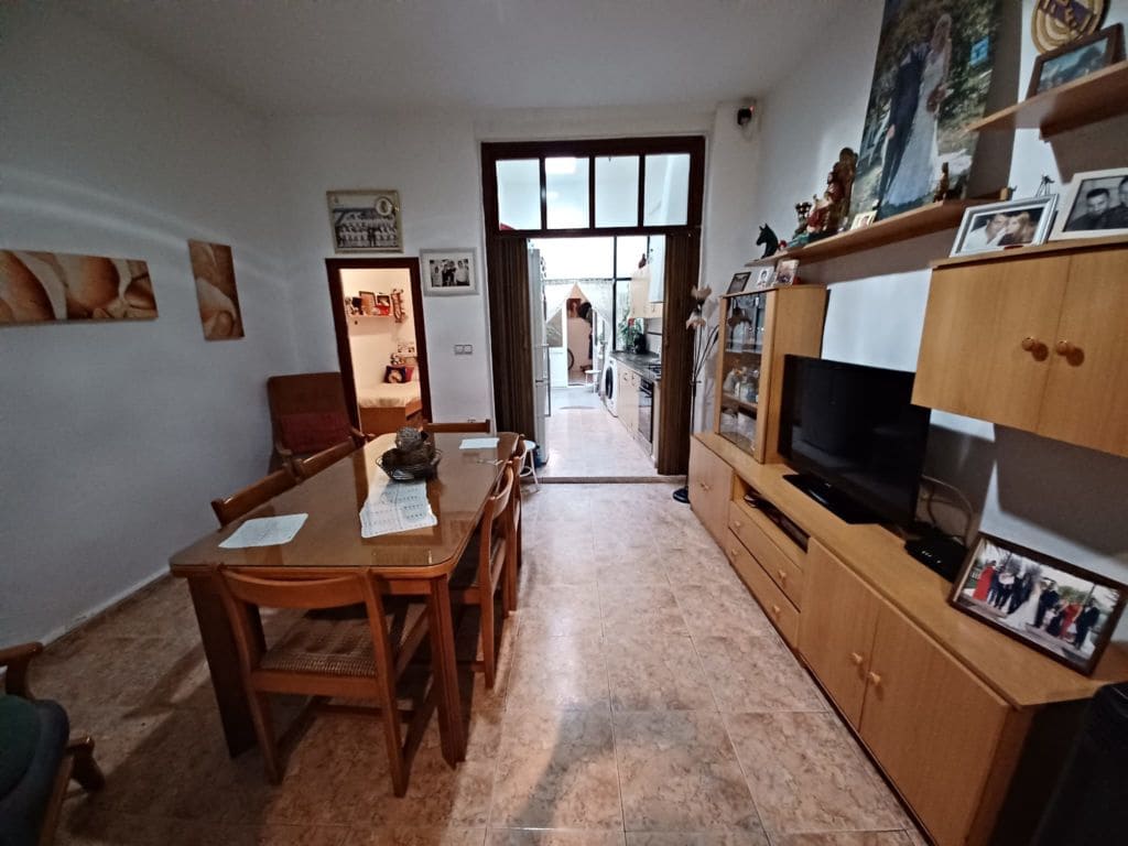 6 bedroom Townhouse for sale in Oliva - € 124,000 (Ref: 9390407)