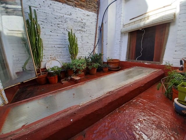 6 makuuhuone Omakotitalo myytävänä paikassa Oliva - 124 000 € (Ref: 9390407)