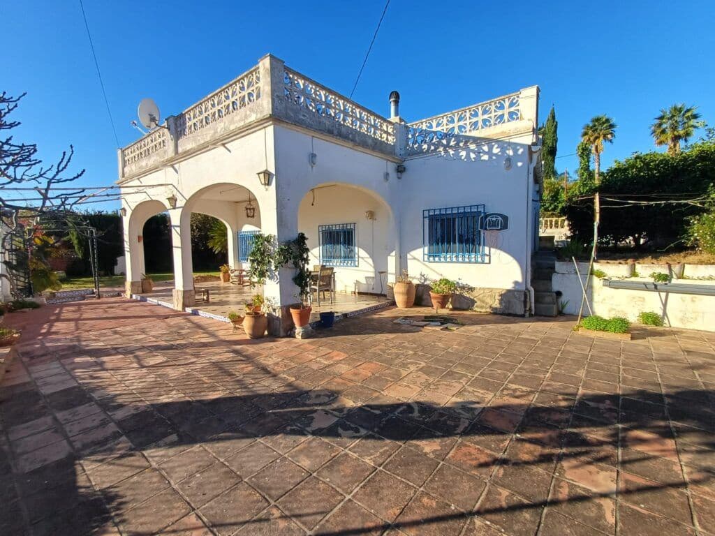2 bedroom Villa for sale in Oliva with pool - € 250,000 (Ref: 9425698)