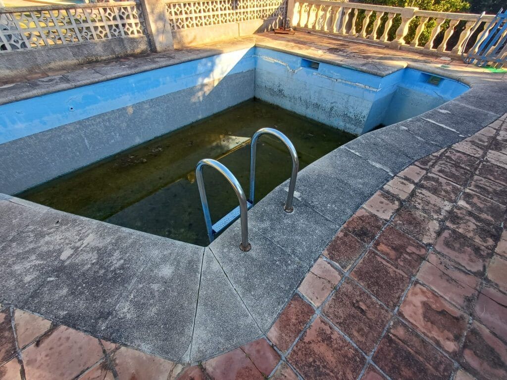 2 bedroom Villa for sale in Oliva with pool - € 250,000 (Ref: 9425698)