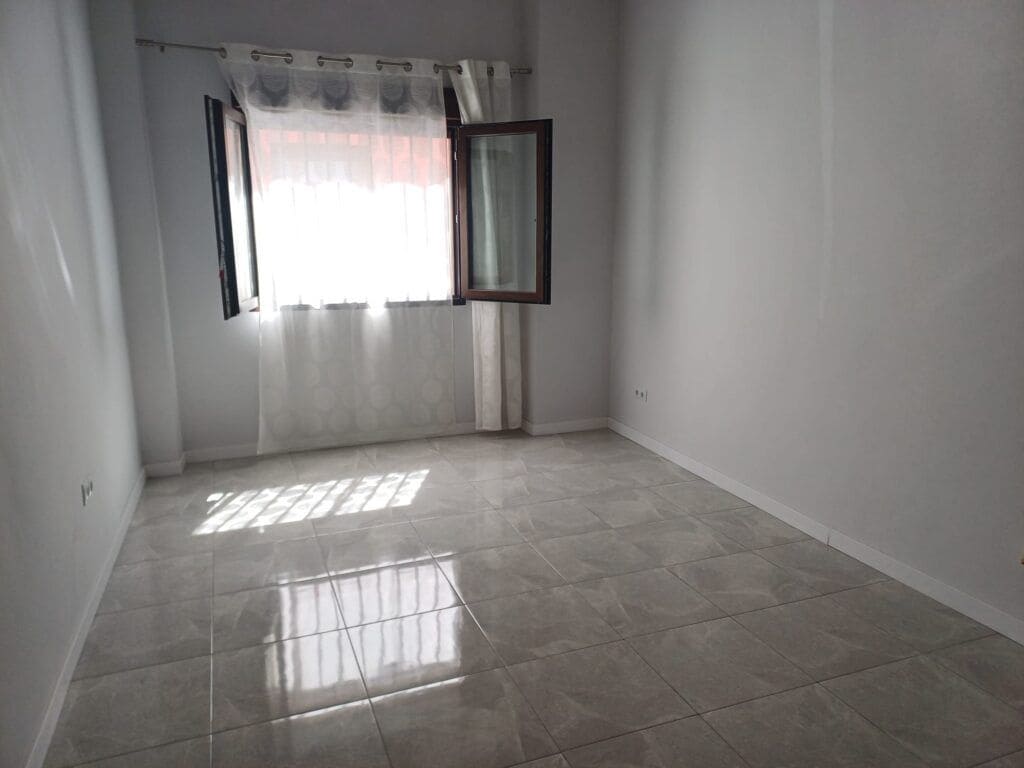 4 bedroom Townhouse for sale in Oliva - € 215,000 (Ref: 9497045)