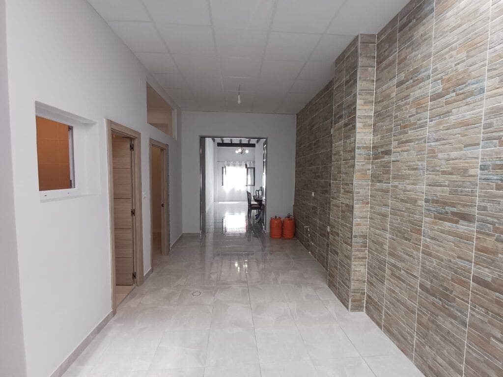 4 bedroom Townhouse for sale in Oliva - € 215,000 (Ref: 9497045)