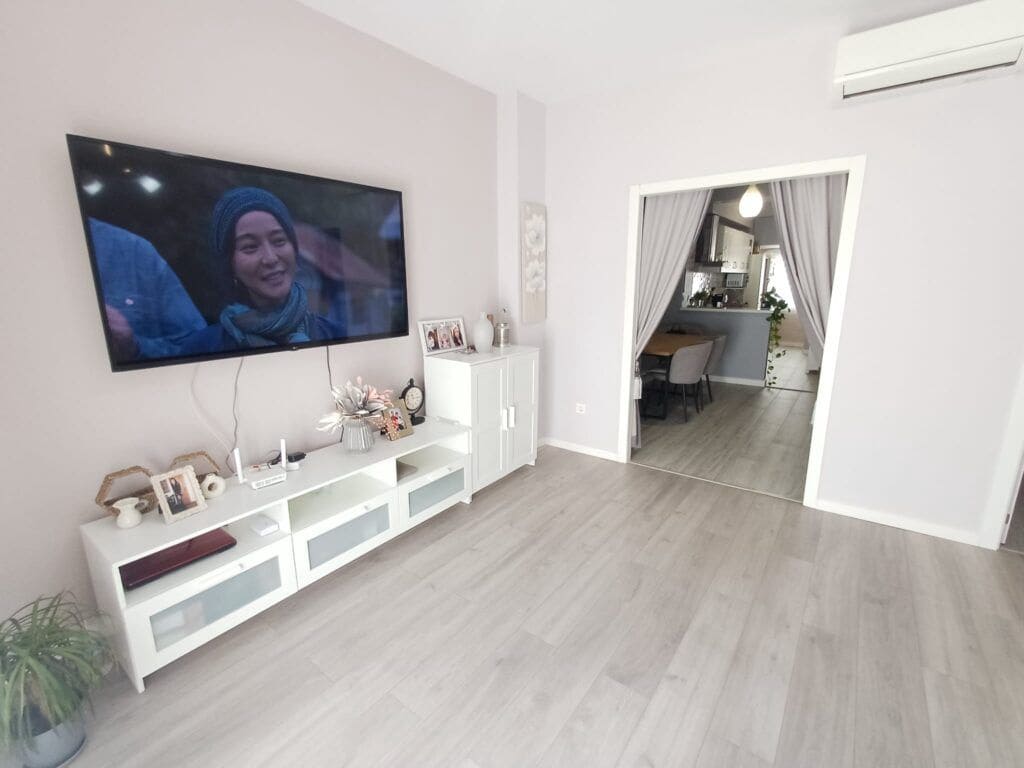 4 bedroom Townhouse for sale in Oliva - € 215,000 (Ref: 9497045)