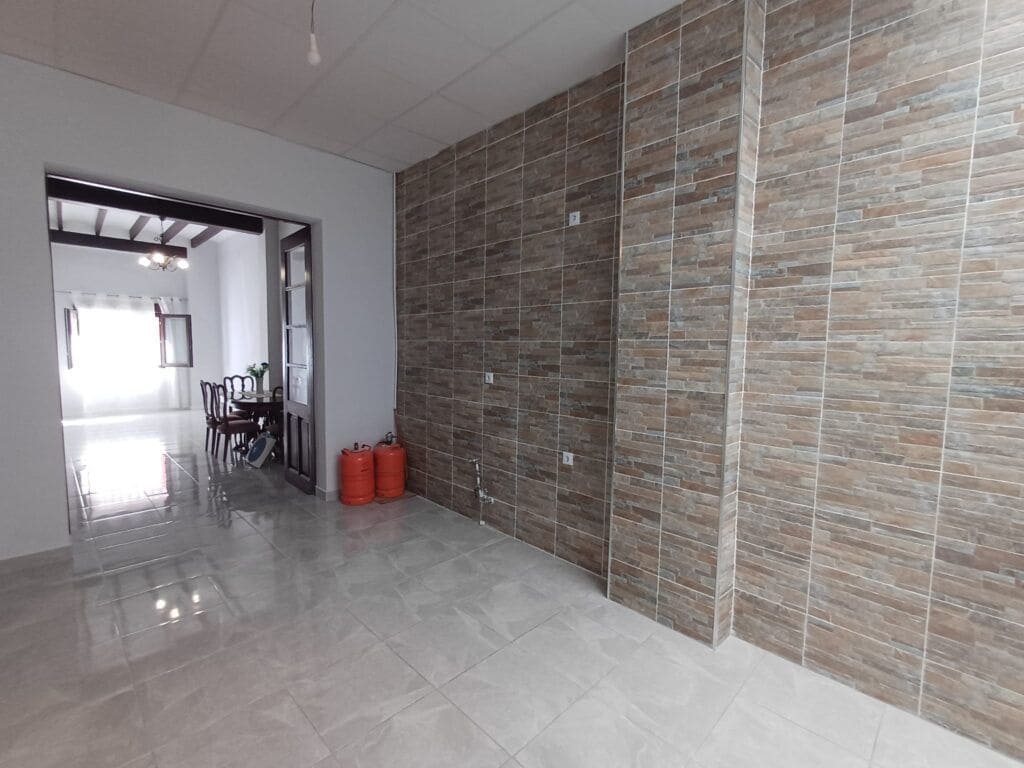 4 bedroom Townhouse for sale in Oliva - € 215,000 (Ref: 9497045)