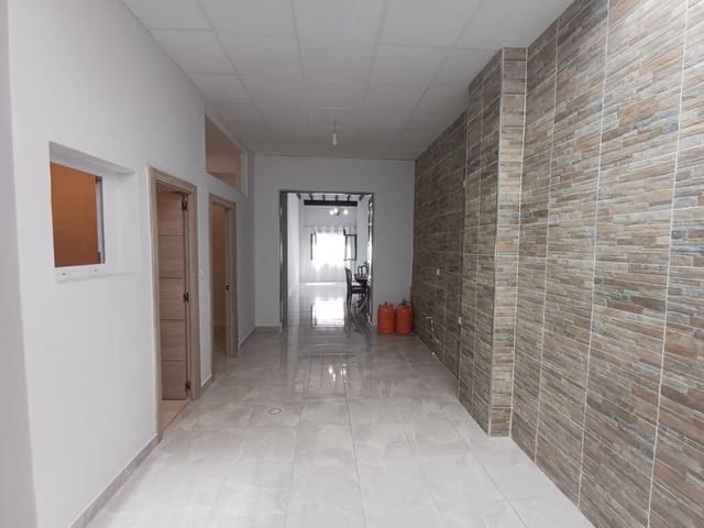 4 makuuhuone Omakotitalo myytävänä paikassa Oliva - 215 000 € (Ref: 9497045)