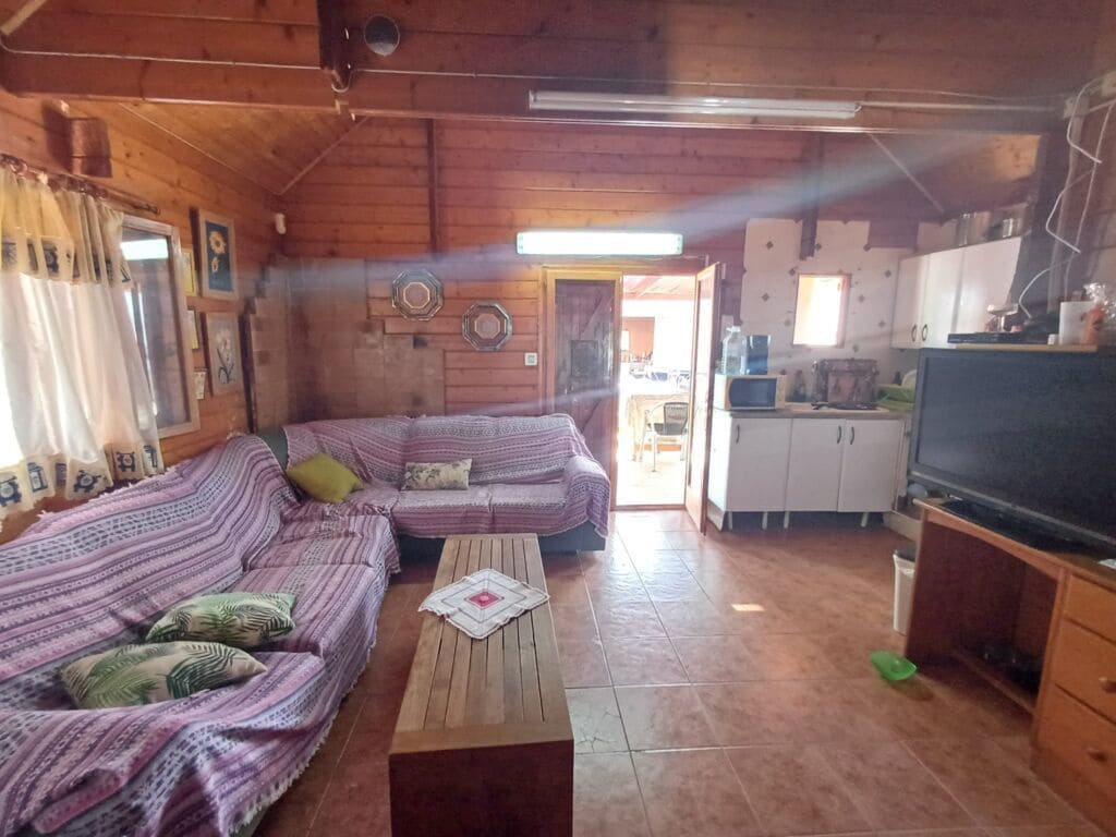 13 bedroom Commercial for sale in Oliva with pool garage - € 450,000 (Ref: 9497046)