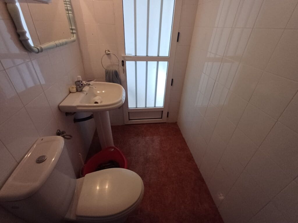 13 bedroom Commercial for sale in Oliva with pool garage - € 450,000 (Ref: 9497046)