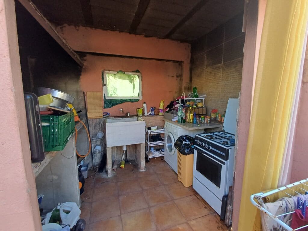 13 bedroom Commercial for sale in Oliva with pool garage - € 450,000 (Ref: 9497046)