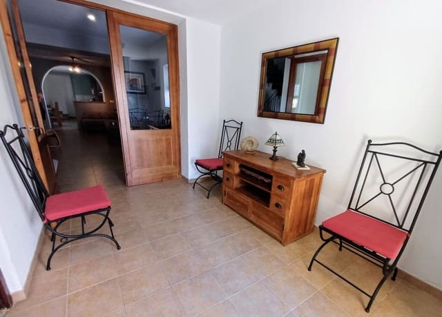 3 makuuhuone Omakotitalo myytävänä paikassa Oliva - 229 900 € (Ref: 9497047)