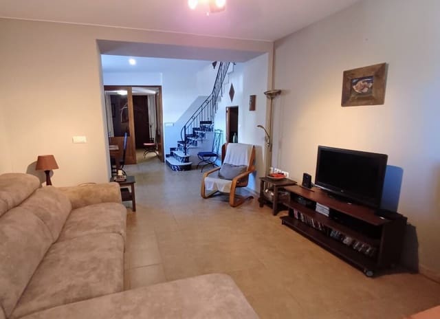 3 makuuhuone Omakotitalo myytävänä paikassa Oliva - 229 900 € (Ref: 9497047)