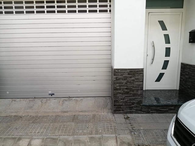 5 quarto Casa em Banda para venda em Oliva com garagem - 229 000 € (Ref: 9497048)