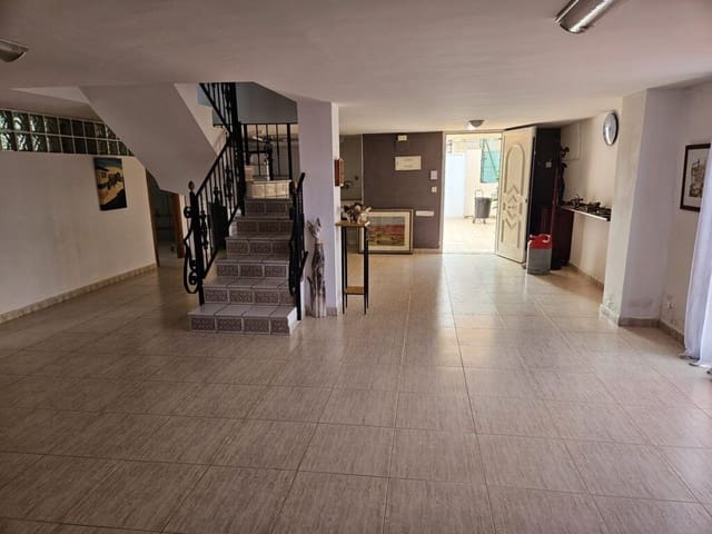 4 soveværelse Villa til salg i Oliva med garage - € 1.200.000 (Ref: 9535644)