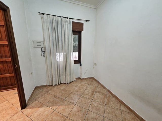 Casa de 3 habitaciones en Oliva en venta - 109.500 € (Ref: 9535646)