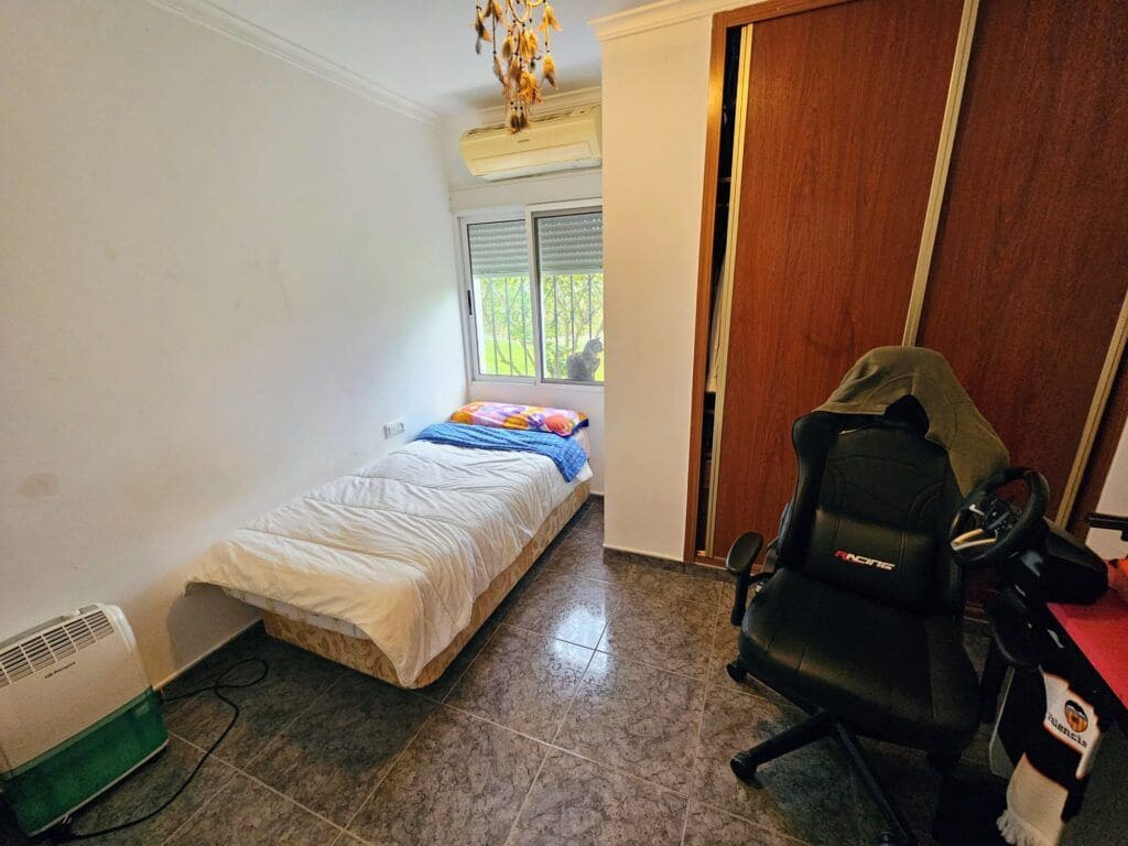 4 chambre Villa/Maison à vendre à Oliva avec garage - 315 000 € (Ref: 9555582)