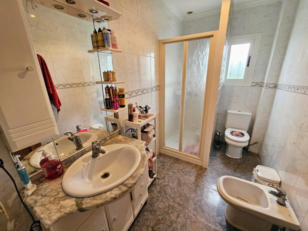 4 chambre Villa/Maison à vendre à Oliva avec garage - 315 000 € (Ref: 9555582)