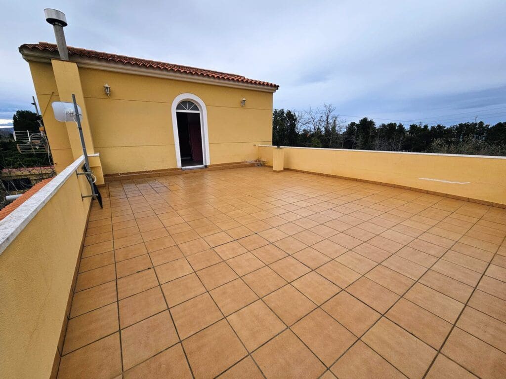4 chambre Villa/Maison à vendre à Oliva avec garage - 315 000 € (Ref: 9555582)