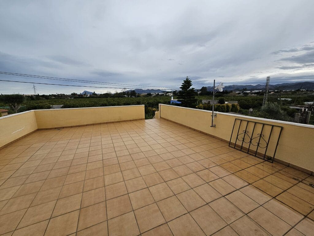 4 chambre Villa/Maison à vendre à Oliva avec garage - 315 000 € (Ref: 9555582)