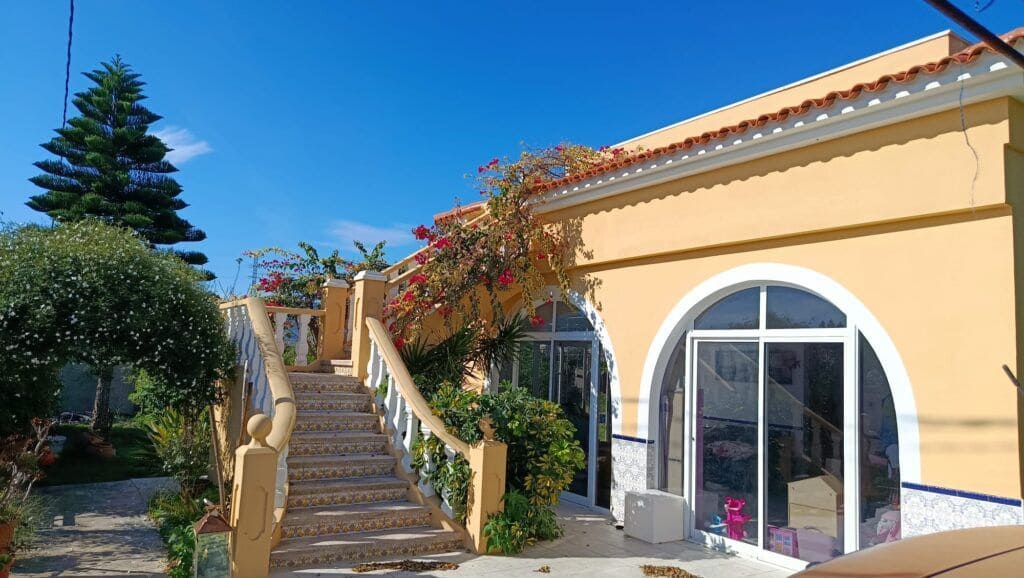 4 chambre Villa/Maison à vendre à Oliva avec garage - 315 000 € (Ref: 9555582)