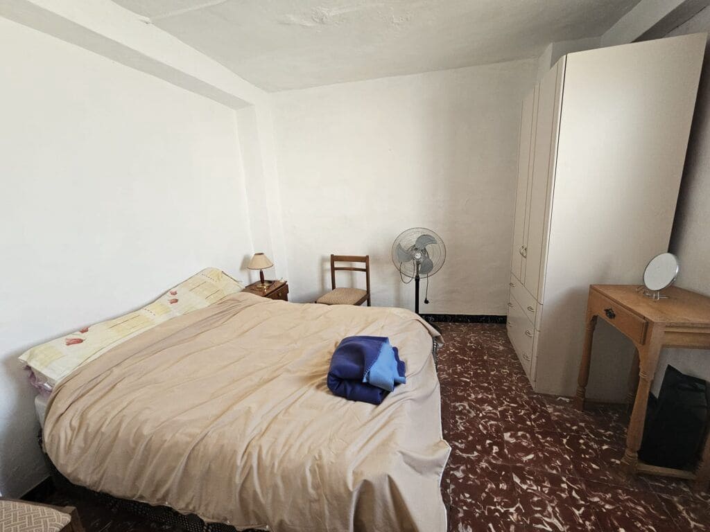 8 slaapkamer Huis te koop in Oliva - € 69.000 (Ref: 9574493)