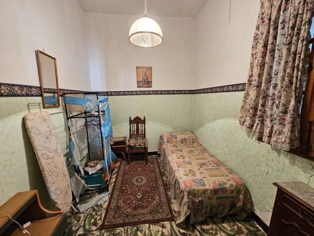 8 slaapkamer Huis te koop in Oliva - € 69.000 (Ref: 9574493)