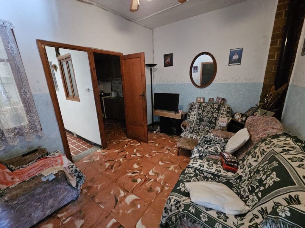 8 slaapkamer Huis te koop in Oliva - € 69.000 (Ref: 9574493)