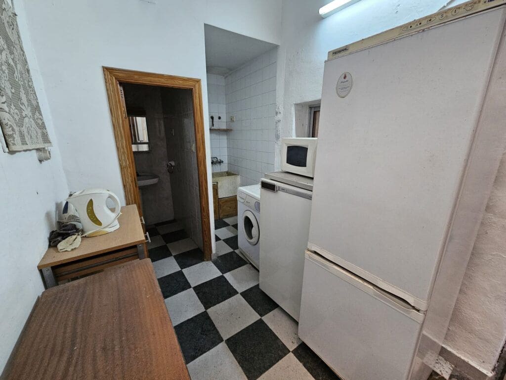 8 slaapkamer Huis te koop in Oliva - € 69.000 (Ref: 9574493)