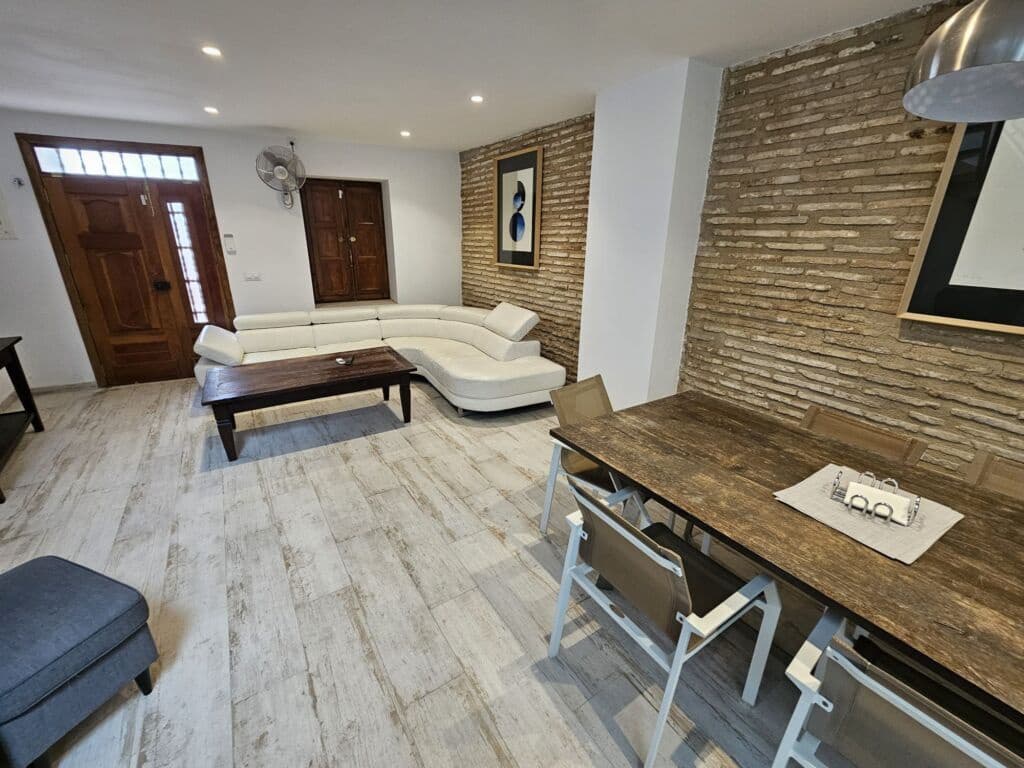 3 bedroom Townhouse for sale in Oliva - € 270,000 (Ref: 9726495)