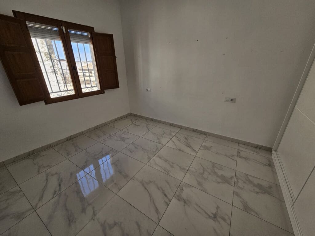 3 bedroom Apartment for sale in Oliva with garage - € 149,950 (Ref: 9744114)