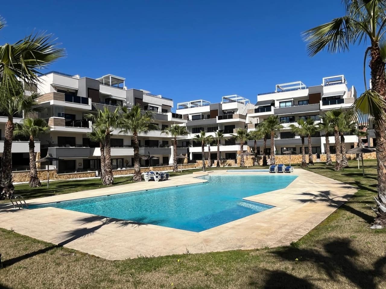 Apartamento de 2 habitaciones en Los Altos en venta con piscina garaje - 295.000 € (Ref: 10009301)