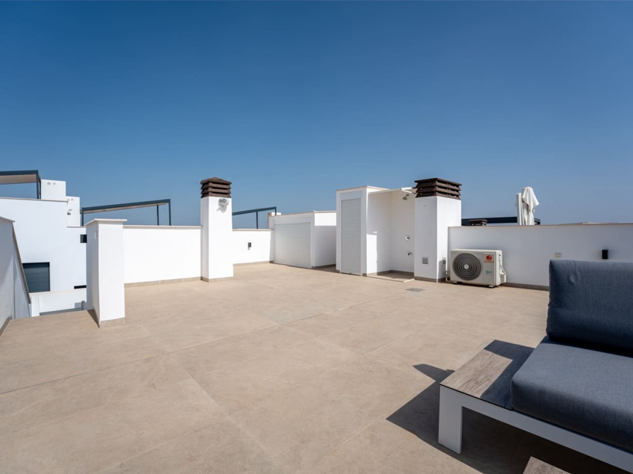 2 slaapkamer Rijtjeshuis te koop in Torrevieja met zwembad garage - € 345.000 (Ref: 10021174)