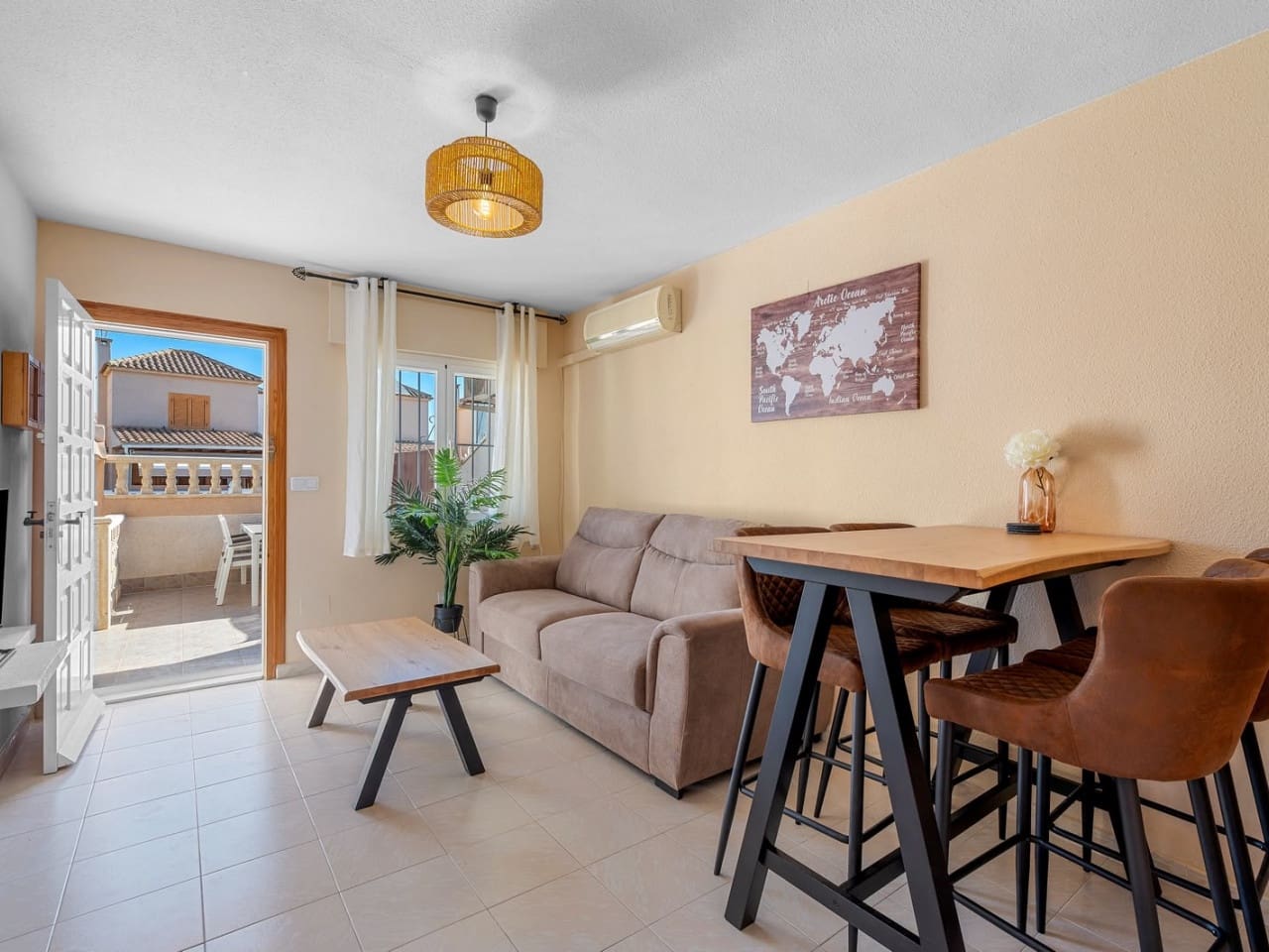 2 slaapkamer Rijtjeshuis te koop in Torrevieja met zwembad - € 178.995 (Ref: 10032384)