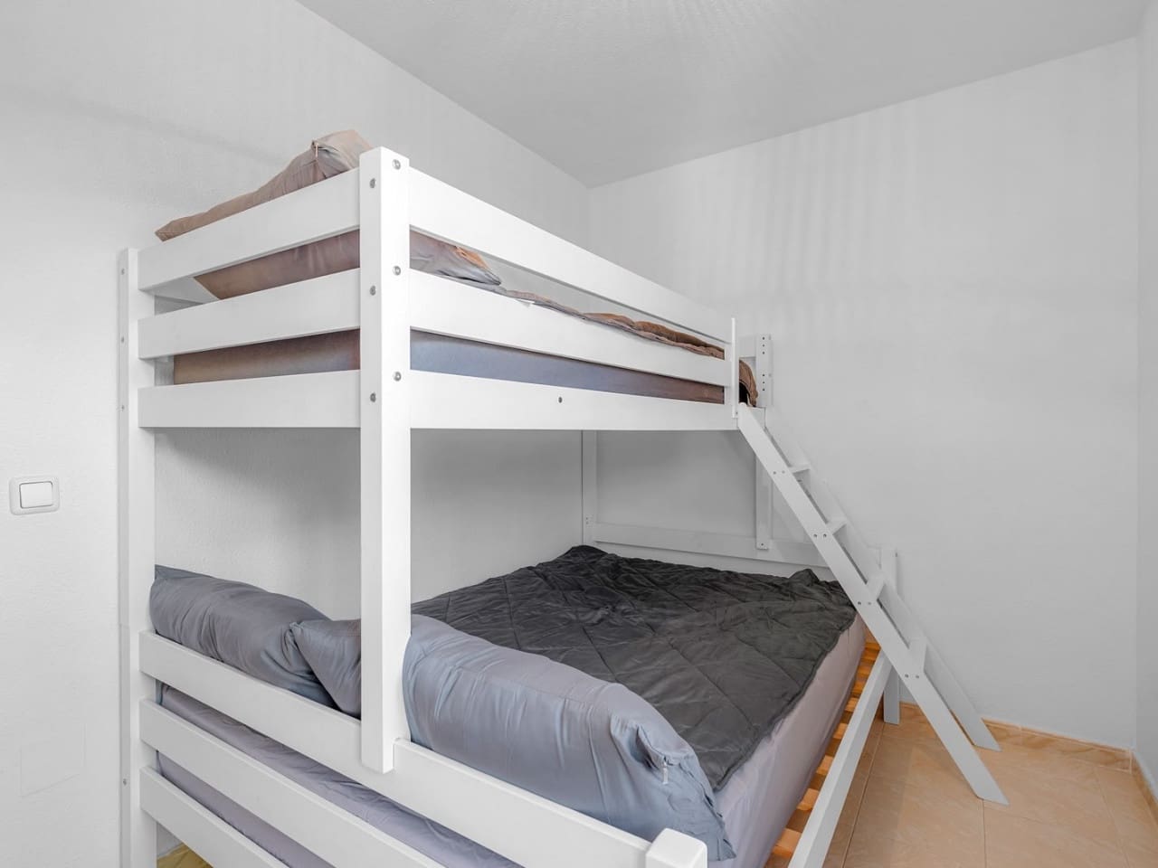 2 slaapkamer Rijtjeshuis te koop in Torrevieja met zwembad - € 178.995 (Ref: 10032384)