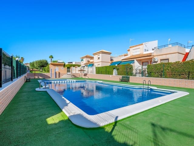 2 quarto Moradia em Banda para venda em Torrevieja com piscina - 178 995 € (Ref: 10032384)