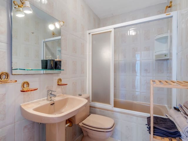 2 quarto Moradia em Banda para venda em Torrevieja com piscina - 178 995 € (Ref: 10032384)