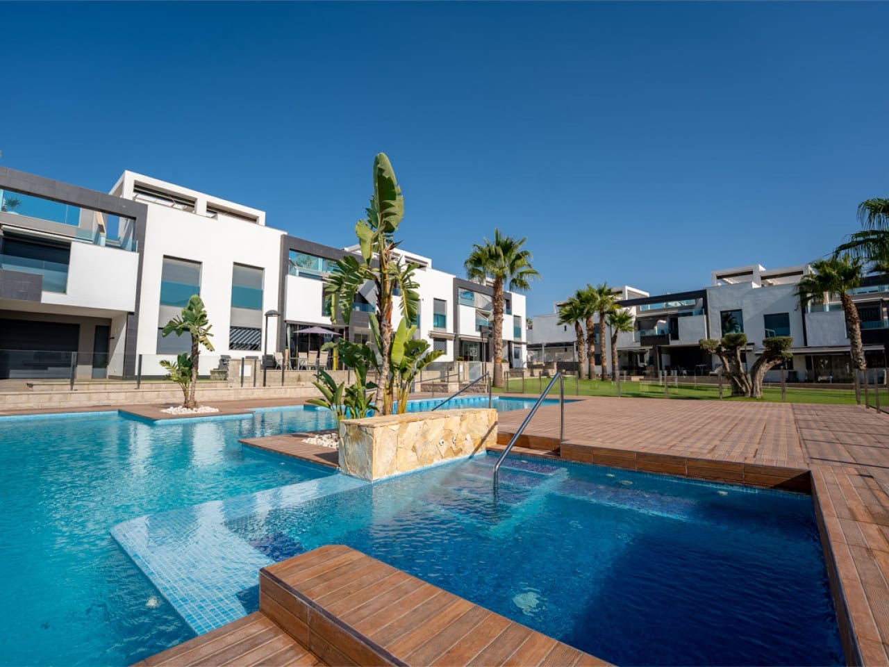 2 bedroom Apartment for sale in Orihuela Costa with pool garage - € 299,900 (Ref: 10075631)
