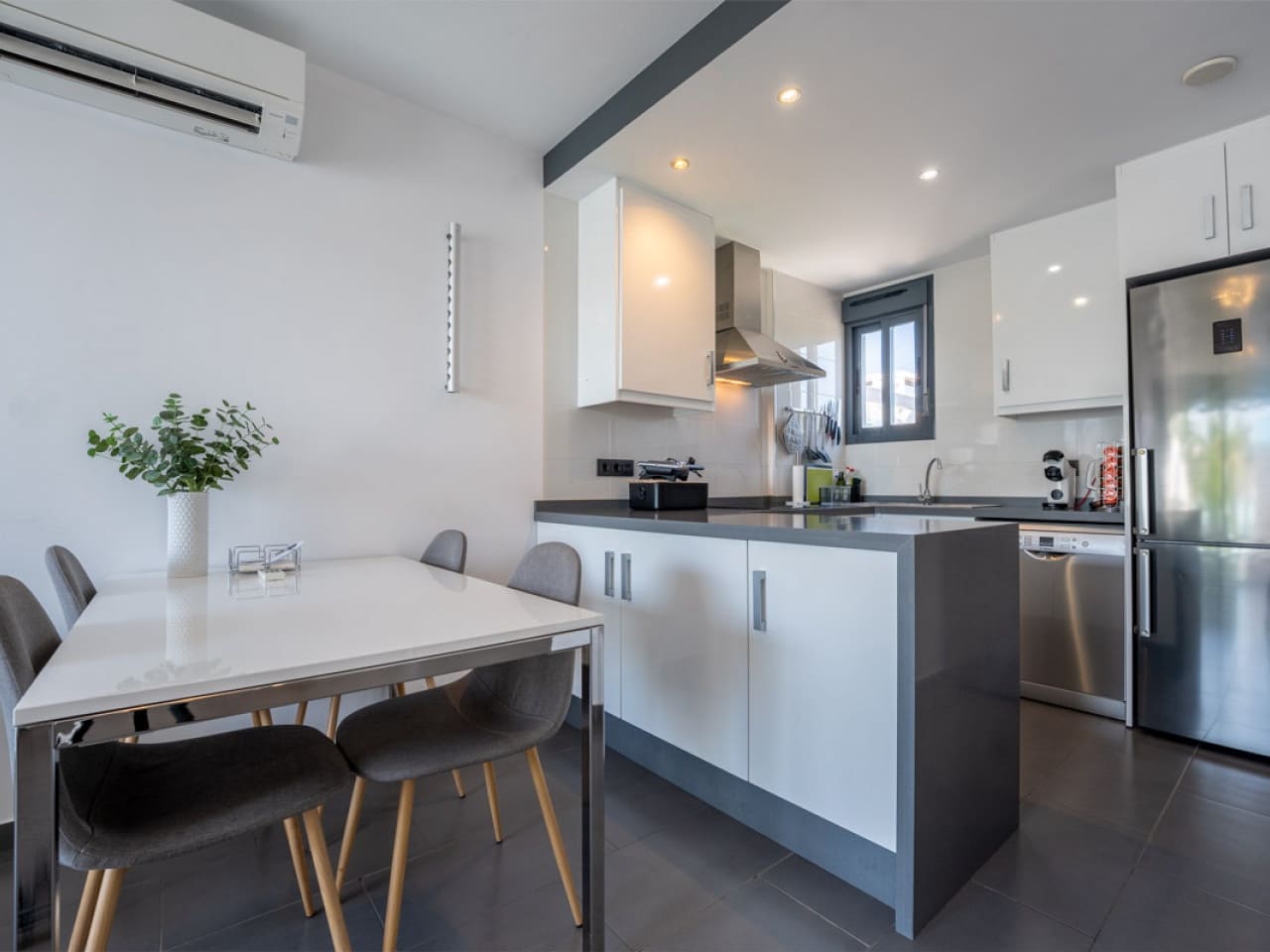2 bedroom Apartment for sale in Orihuela Costa with pool garage - € 299,900 (Ref: 10075631)