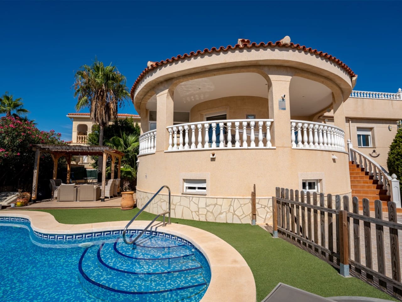 5 slaapkamer Villa te koop in Ciudad Quesada met zwembad garage - € 595.000 (Ref: 10075633)