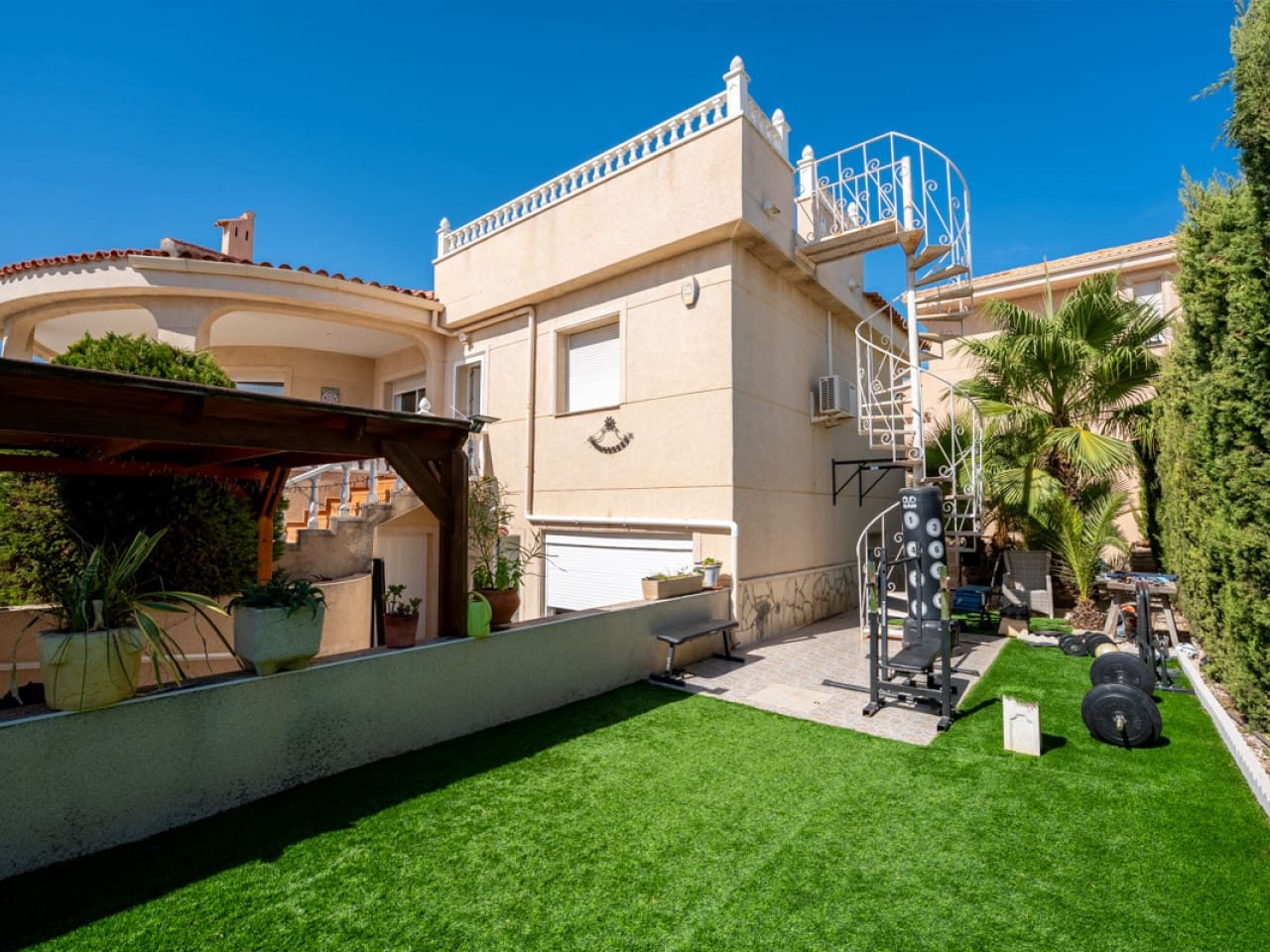 5 slaapkamer Villa te koop in Ciudad Quesada met zwembad garage - € 595.000 (Ref: 10075633)