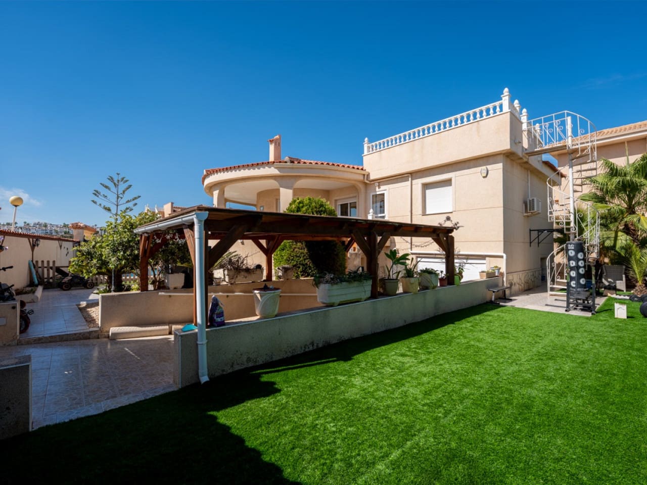 5 slaapkamer Villa te koop in Ciudad Quesada met zwembad garage - € 595.000 (Ref: 10075633)