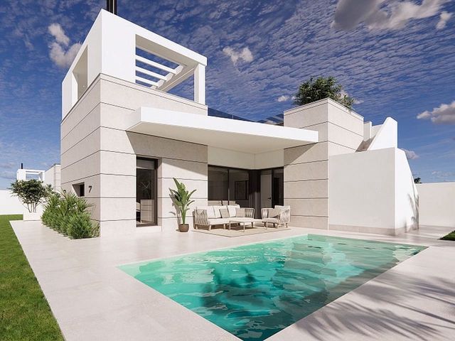 3 soveværelse Villa til salg i San Luis, Torrevieja med swimmingpool garage - € 799.000 (Ref: 10102590)